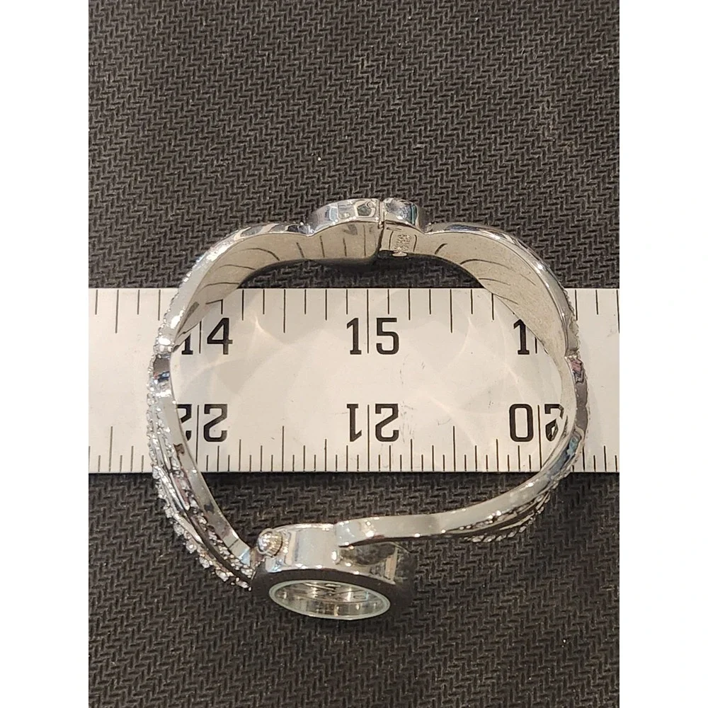 Studio Bangle‎ Band Quartz Watch Womens Needs Battery Silver Tone 21mm
